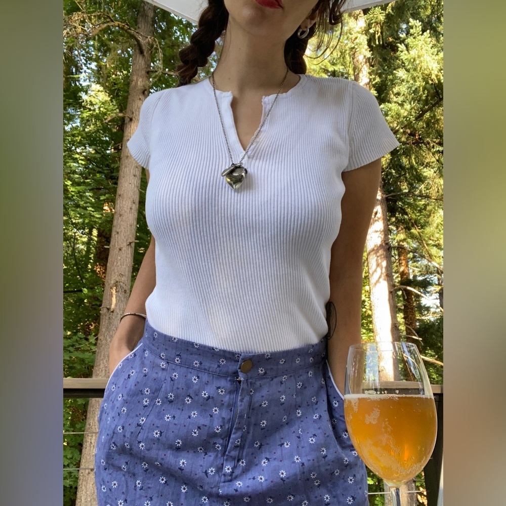 White classic staple top. Liz clairbourne